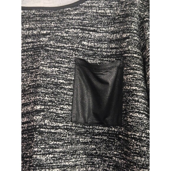 Black & White Long Sleeve Sweater Top with a pocket - Picture 3 of 6